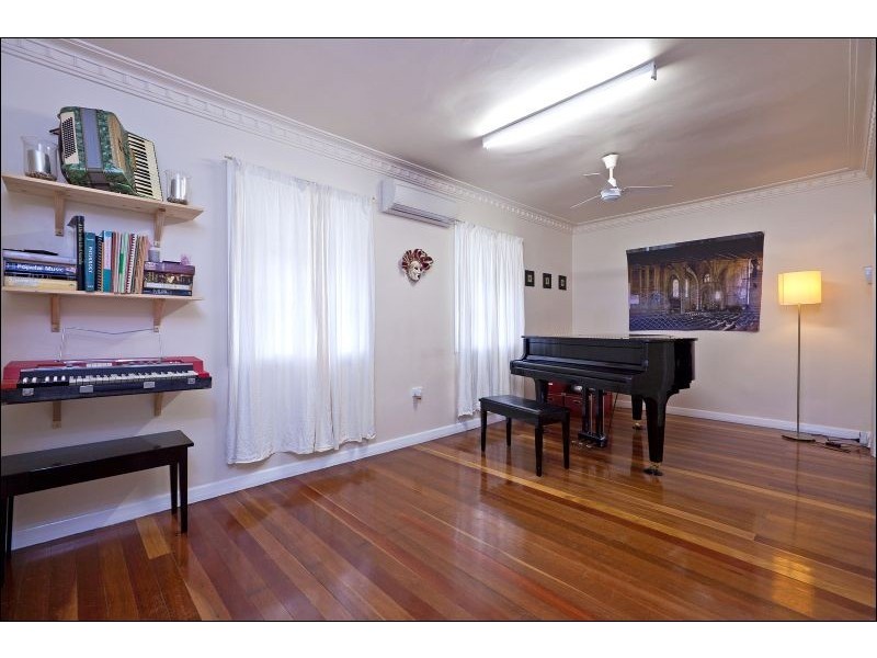 41 Seabreeze Road, Manly West QLD 4179