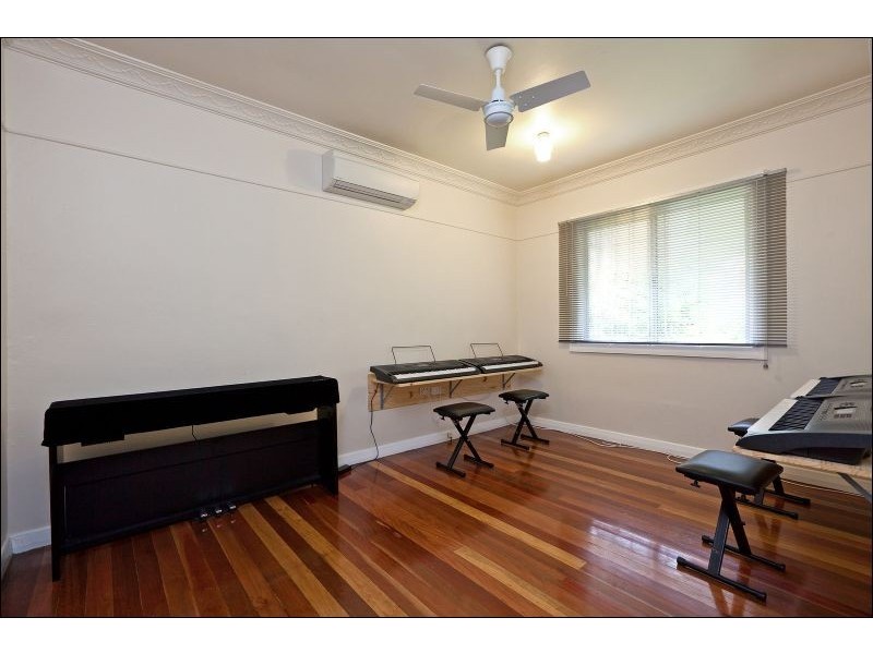 41 Seabreeze Road, Manly West QLD 4179