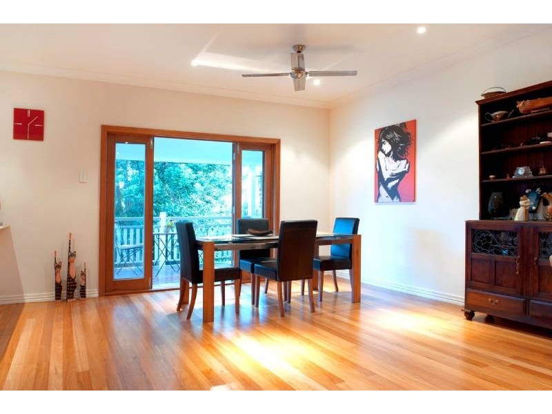 16 Pine Street, Wynnum QLD 4178