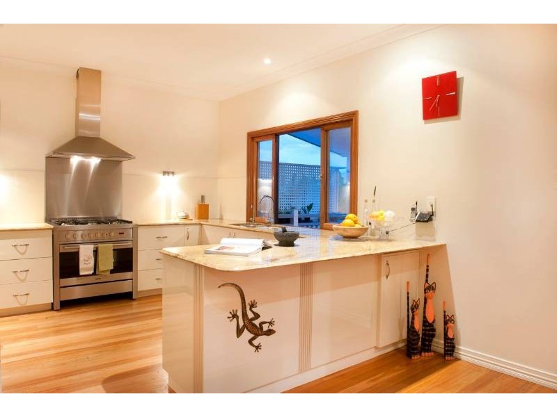 16 Pine Street, Wynnum QLD 4178