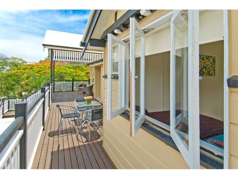 11 Waterloo Esplanade, Wynnum QLD 4178