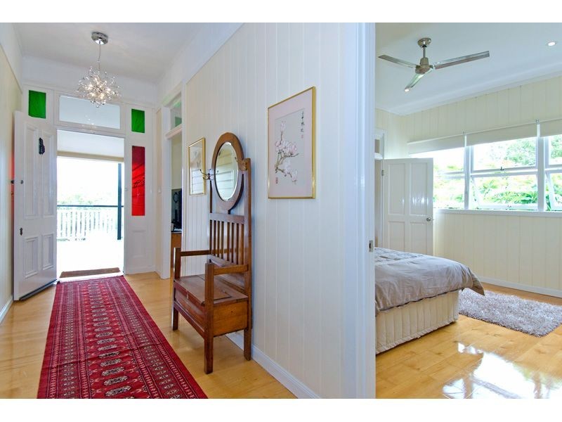 11 Waterloo Esplanade, Wynnum QLD 4178