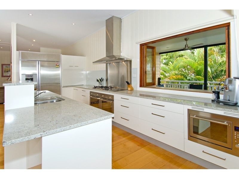 11 Waterloo Esplanade, Wynnum QLD 4178