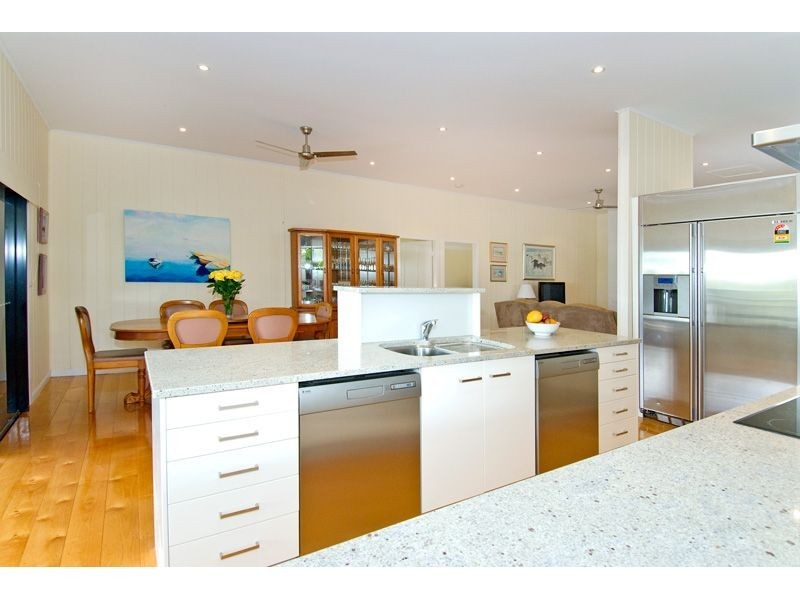 11 Waterloo Esplanade, Wynnum QLD 4178