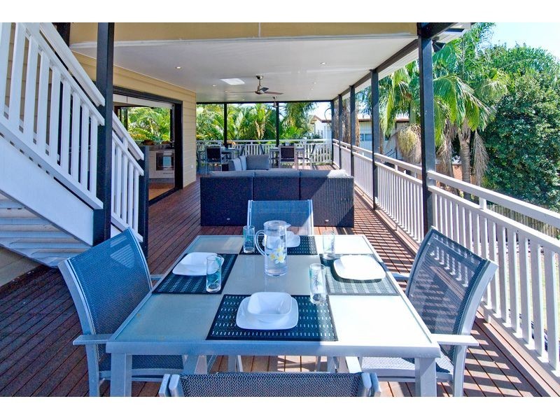 11 Waterloo Esplanade, Wynnum QLD 4178