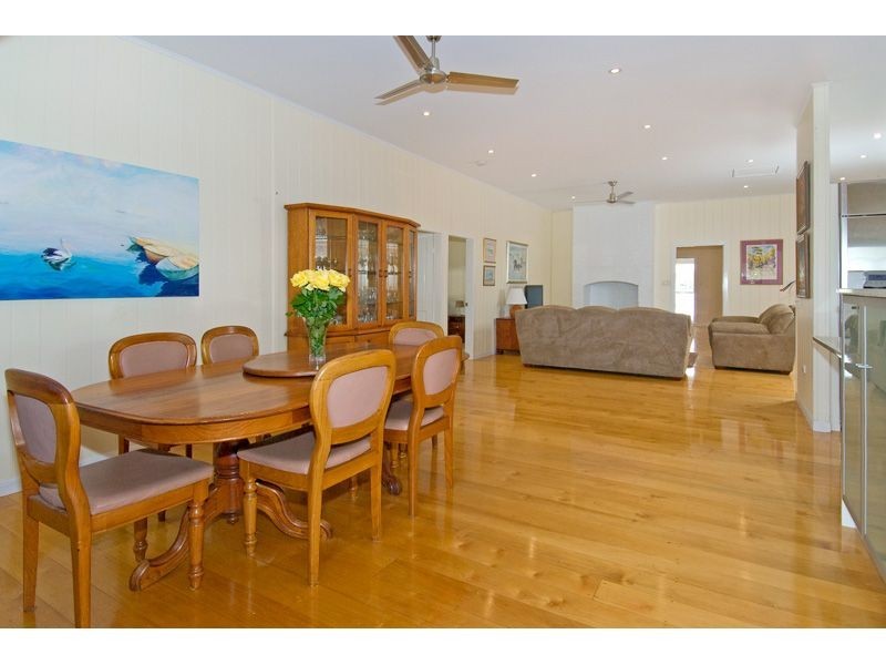 11 Waterloo Esplanade, Wynnum QLD 4178