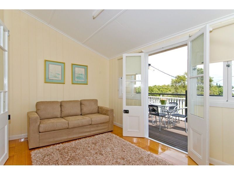 11 Waterloo Esplanade, Wynnum QLD 4178