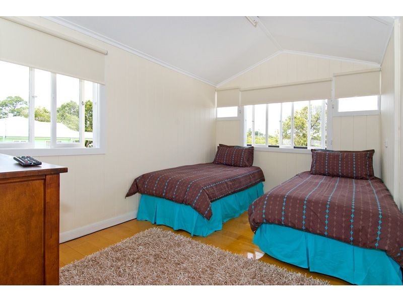 11 Waterloo Esplanade, Wynnum QLD 4178