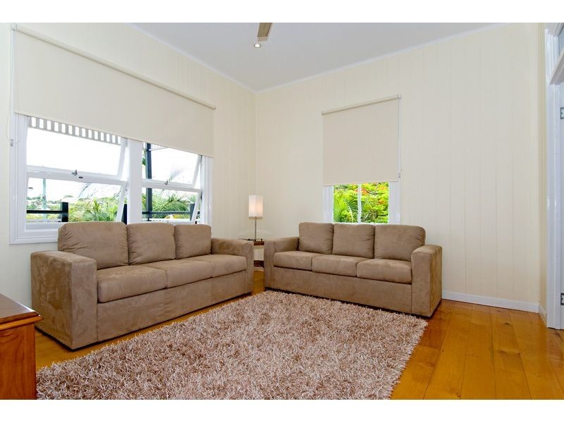 11 Waterloo Esplanade, Wynnum QLD 4178