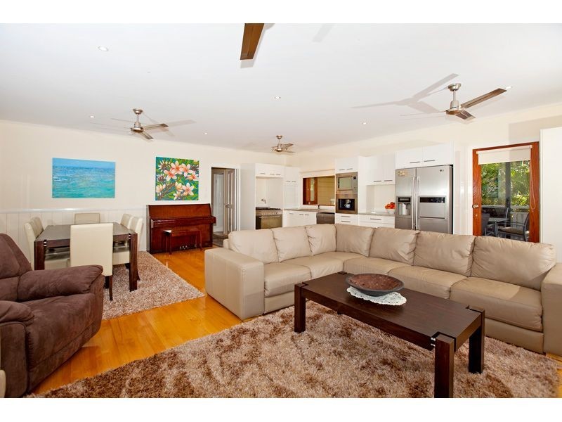 11 Waterloo Esplanade, Wynnum QLD 4178