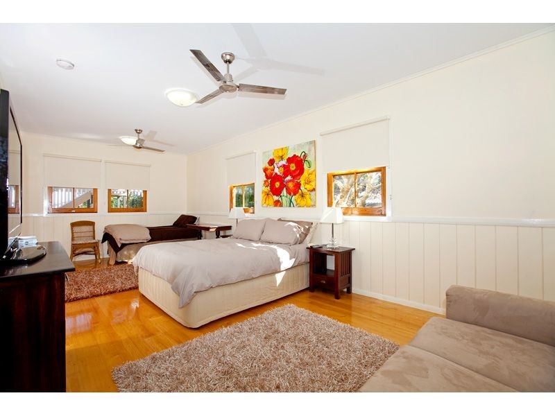 11 Waterloo Esplanade, Wynnum QLD 4178