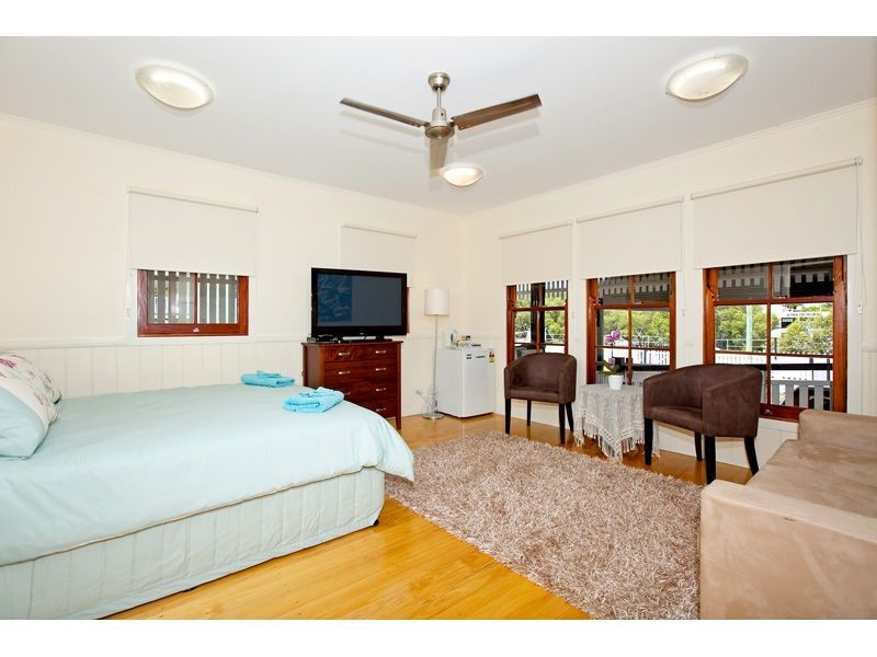 11 Waterloo Esplanade, Wynnum QLD 4178
