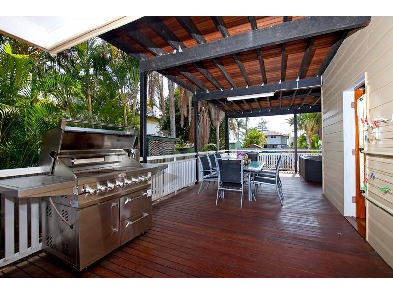 11 Waterloo Esplanade, Wynnum QLD 4178