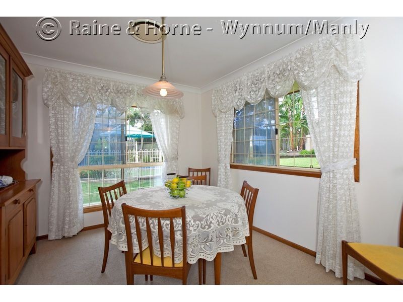 18 Irvine Place, Wynnum West QLD 4178
