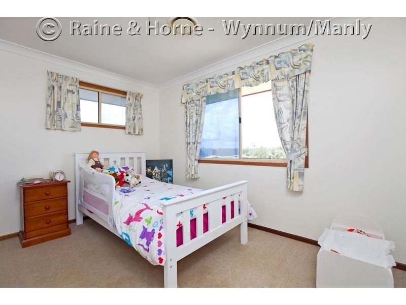 18 Irvine Place, Wynnum West QLD 4178