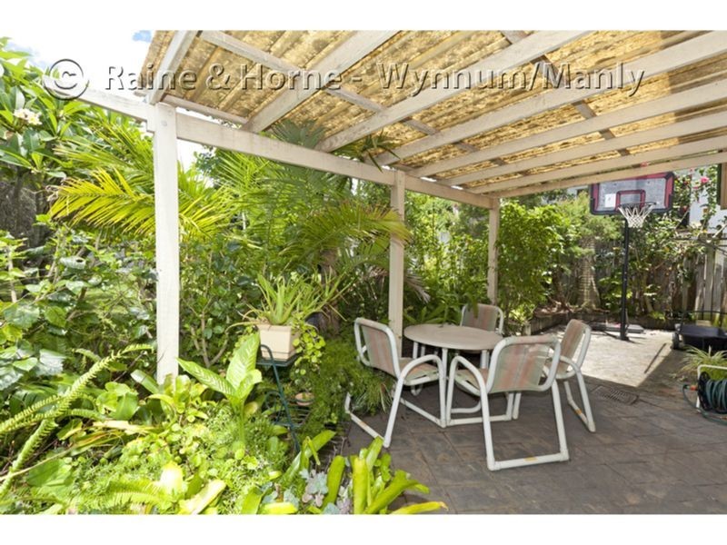 9 Hutton Avenue, Wynnum QLD 4178