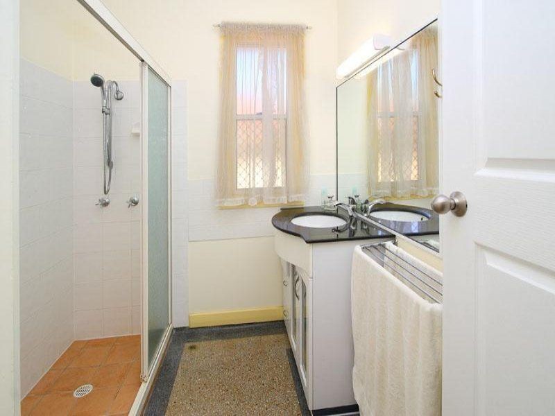 37 Agnes Street, Wynnum QLD 4178