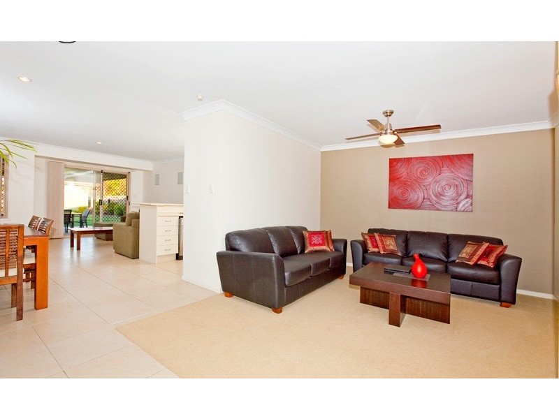 18 School Road, Wynnum West QLD 4178