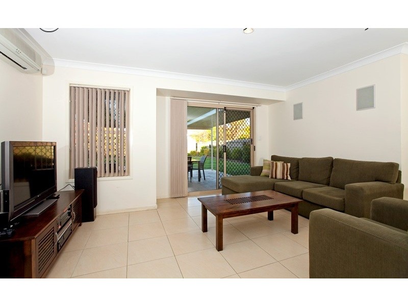 18 School Road, Wynnum West QLD 4178