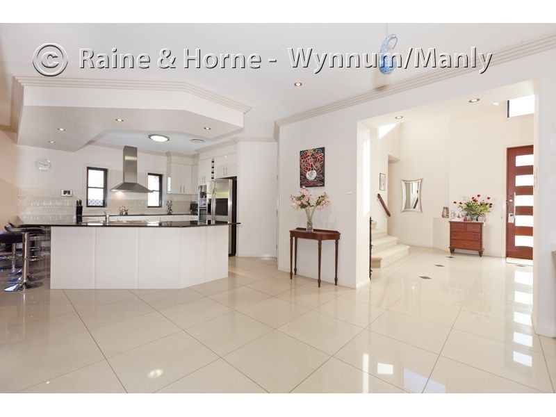 8 Lachlan Drive, Wakerley QLD 4154