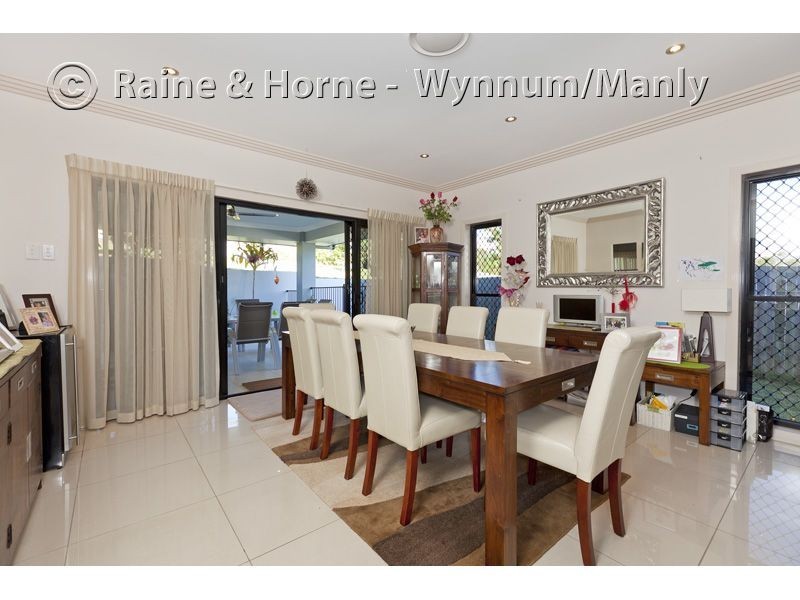 8 Lachlan Drive, Wakerley QLD 4154