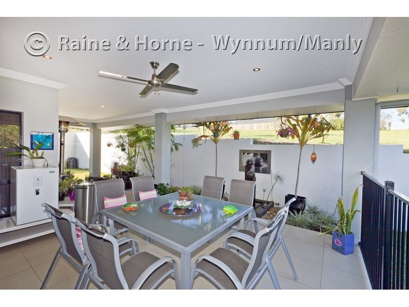 8 Lachlan Drive, Wakerley QLD 4154