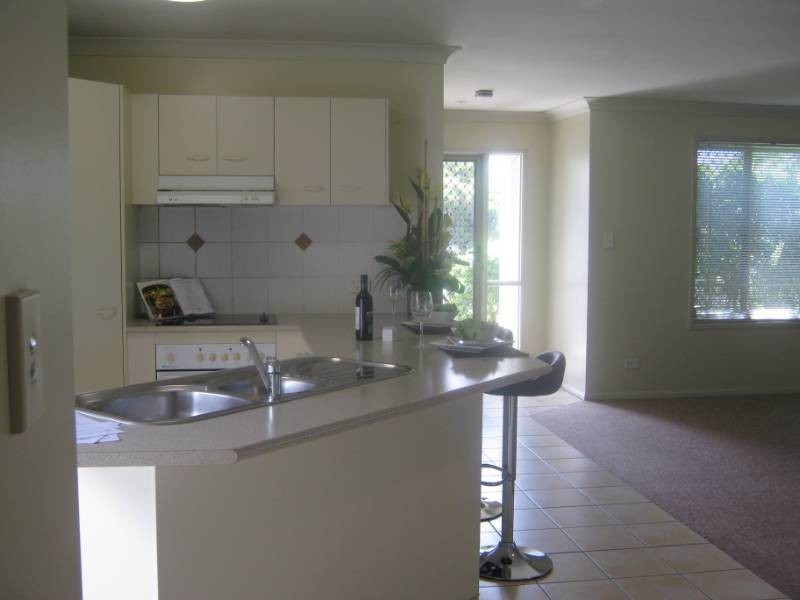 10 School Road, Wynnum West QLD 4178