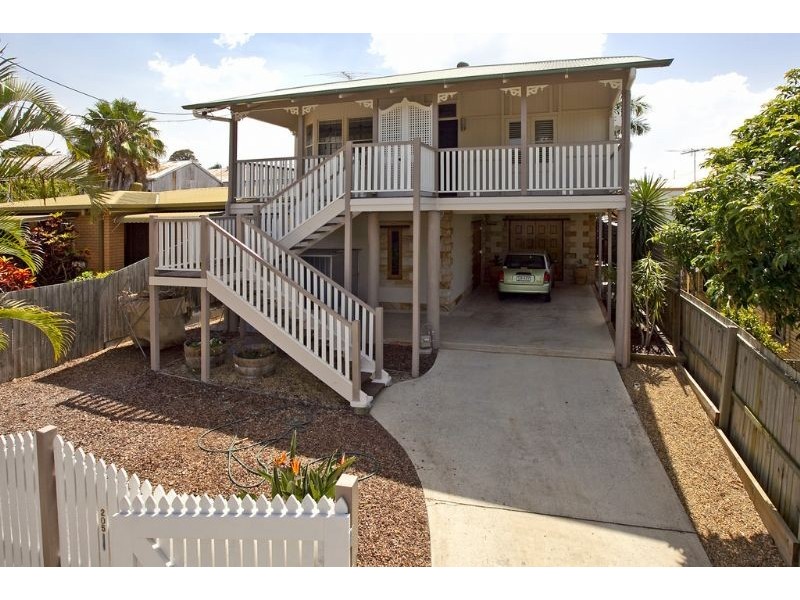 205 Carlton Terrace, Manly QLD 4179