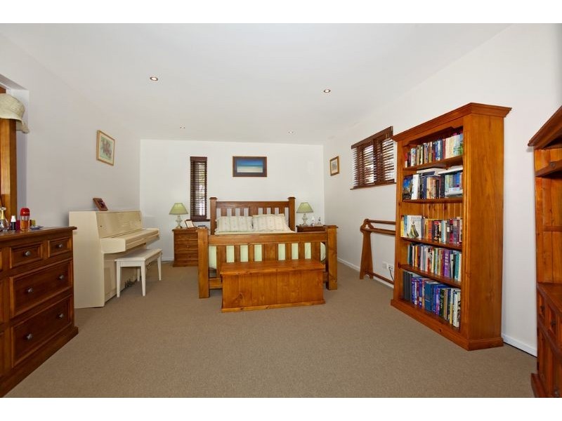 205 Carlton Terrace, Manly QLD 4179