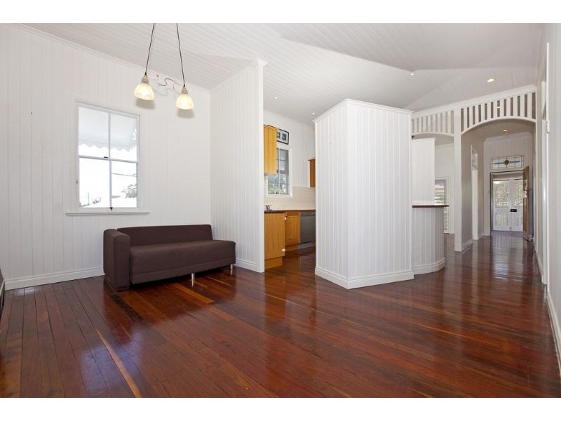 205 Carlton Terrace, Manly QLD 4179