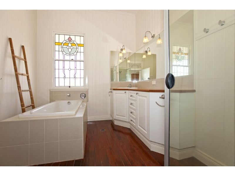 205 Carlton Terrace, Manly QLD 4179