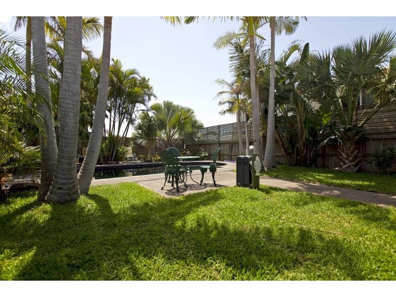 205 Carlton Terrace, Manly QLD 4179