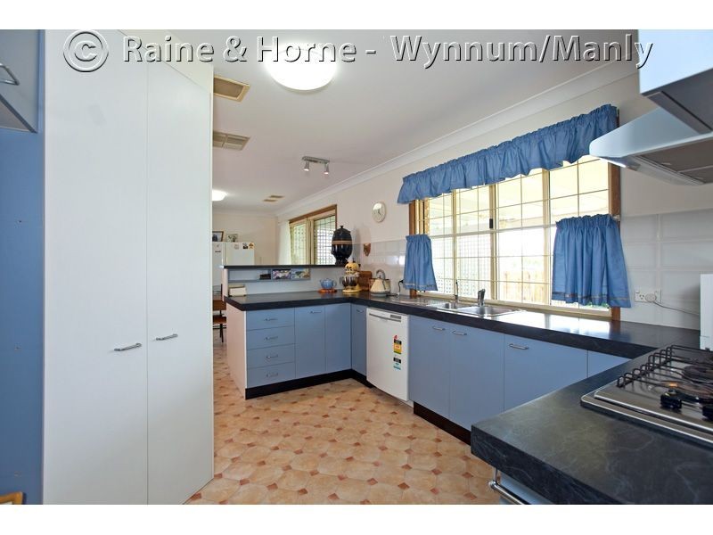 18 Irvine Place, Wynnum West QLD 4178