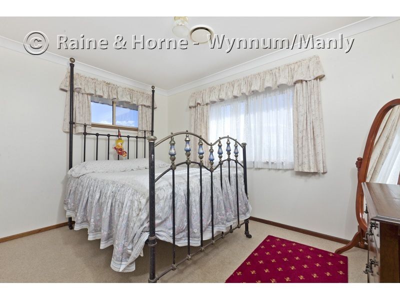18 Irvine Place, Wynnum West QLD 4178