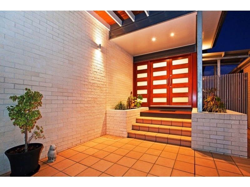 16 Summit Place, Wynnum West QLD 4178