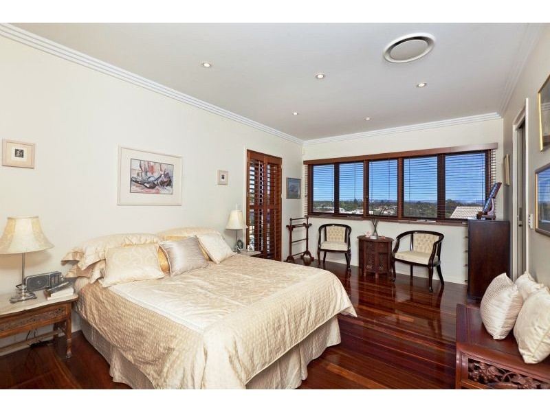 16 Summit Place, Wynnum West QLD 4178