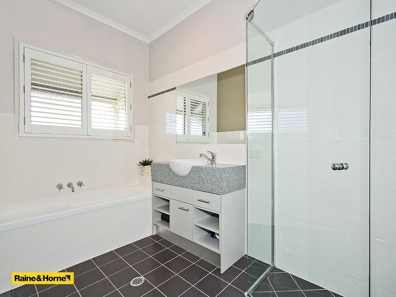 65  Seaford Street, Wynnum QLD 4178