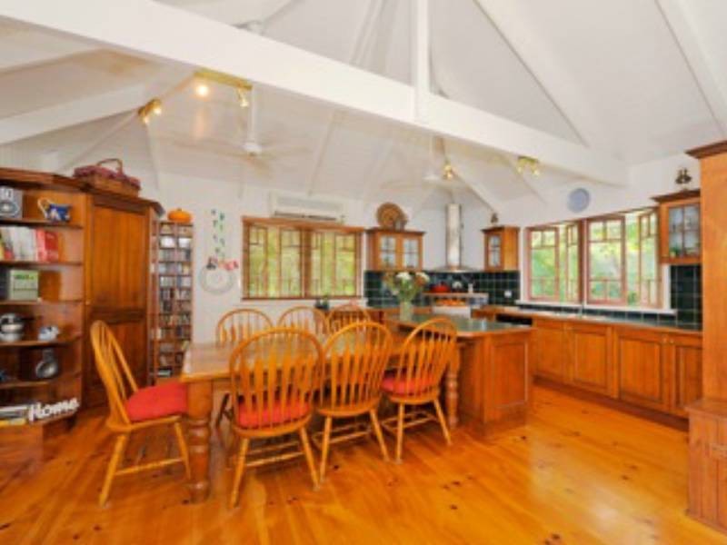 102 Pine Street, Wynnum QLD 4178