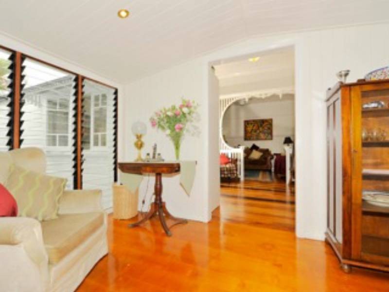 102 Pine Street, Wynnum QLD 4178