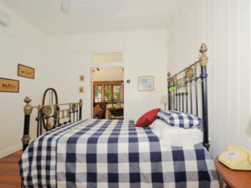 102 Pine Street, Wynnum QLD 4178