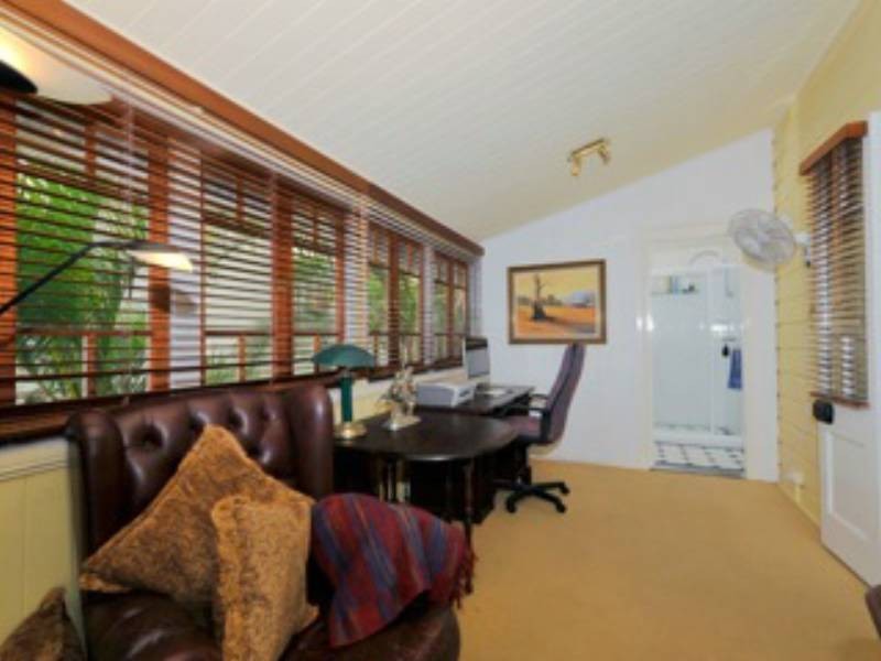 102 Pine Street, Wynnum QLD 4178