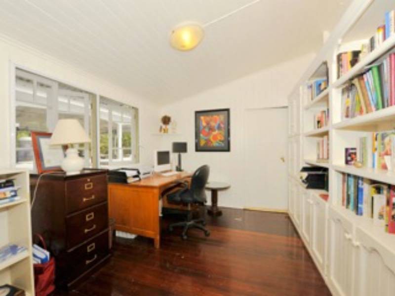 102 Pine Street, Wynnum QLD 4178