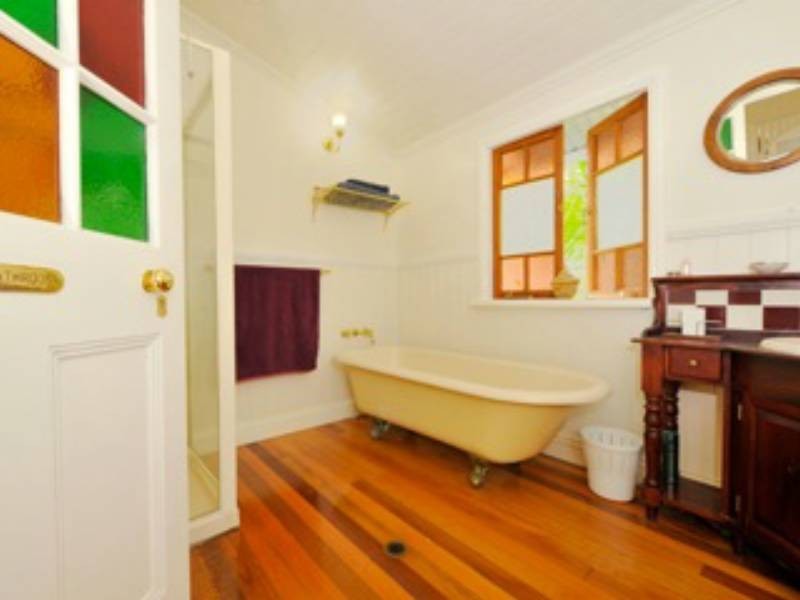 102 Pine Street, Wynnum QLD 4178