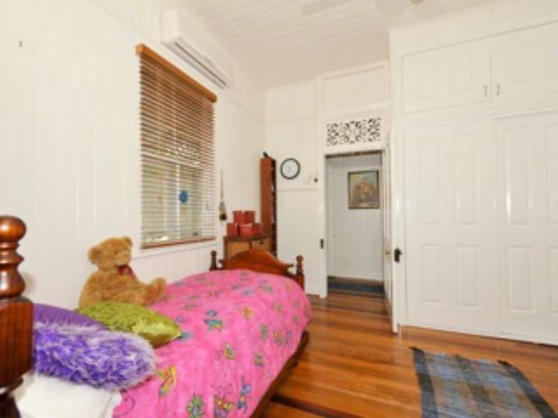 102 Pine Street, Wynnum QLD 4178