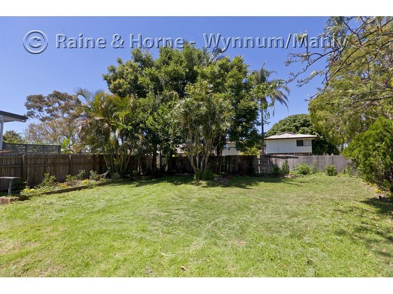 807 Esplanade, Lota QLD 4179