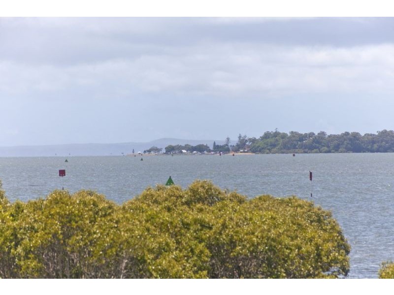 807 Esplanade, Lota QLD 4179
