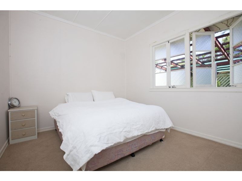 29 Berrimilla Street, Manly West QLD 4179