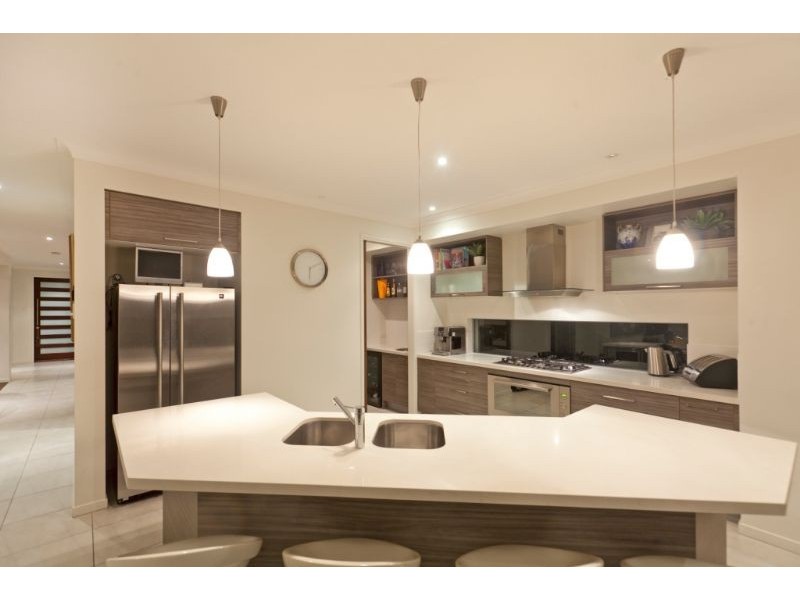 32 Red Gum Crescent, Wakerley QLD 4154