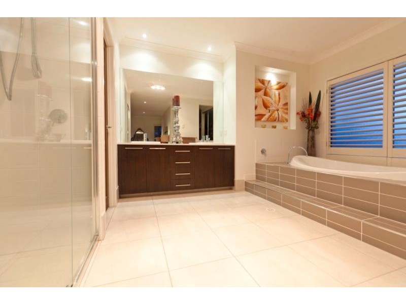 32 Red Gum Crescent, Wakerley QLD 4154