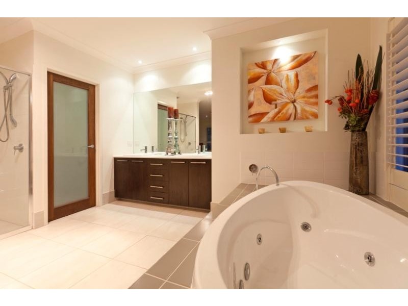 32 Red Gum Crescent, Wakerley QLD 4154